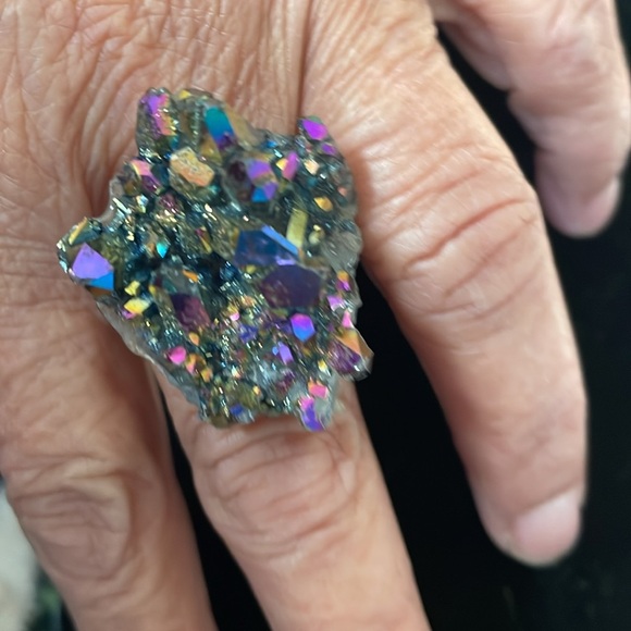 Vintage Aura rainbow crystal adjustable ring - Picture 5 of 6